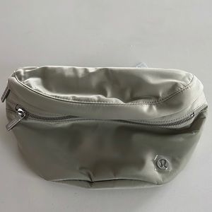 NWT Lululemon City Adventurer Belt Bag Raw Linen